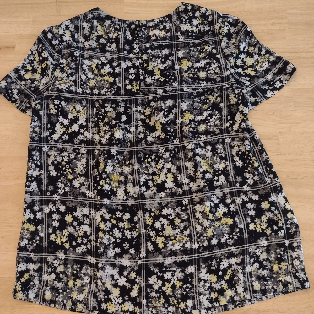 Elle Black and White Floral Blouse